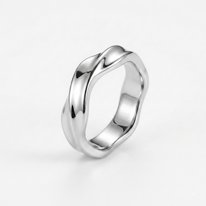 Möbius Ring